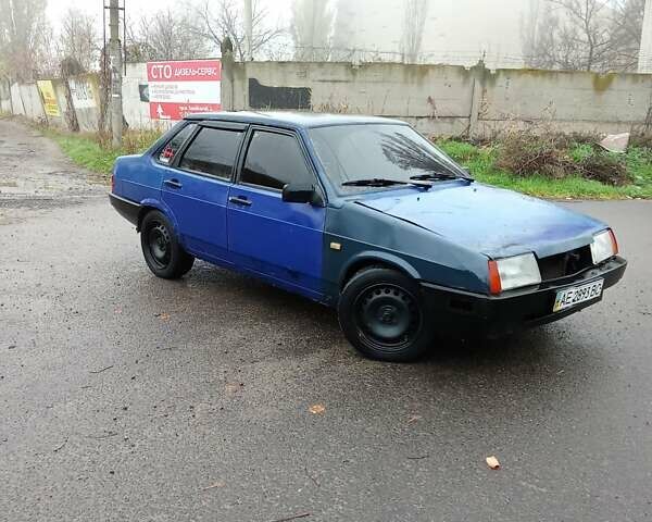 Синий ВАЗ 21099, объемом двигателя 1.5 л и пробегом 200 тыс. км за 950 $, фото 3 на Automoto.ua