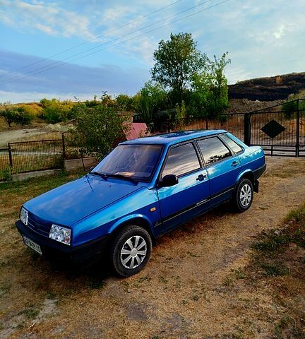 Синий ВАЗ 21099, объемом двигателя 1.5 л и пробегом 200 тыс. км за 1500 $, фото 4 на Automoto.ua