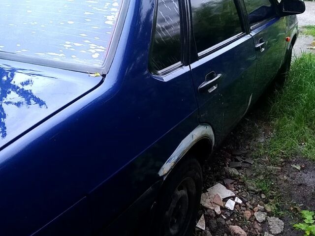 Синий ВАЗ 21099, объемом двигателя 1.5 л и пробегом 200 тыс. км за 1000 $, фото 1 на Automoto.ua