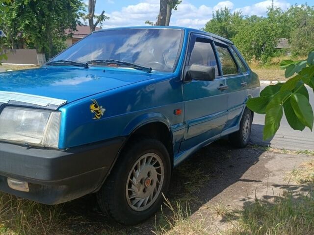 Синий ВАЗ 21099, объемом двигателя 1.5 л и пробегом 200 тыс. км за 1100 $, фото 2 на Automoto.ua
