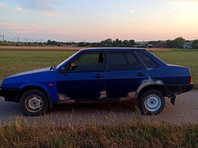 Синий ВАЗ 21099, объемом двигателя 1.5 л и пробегом 150 тыс. км за 817 $, фото 4 на Automoto.ua