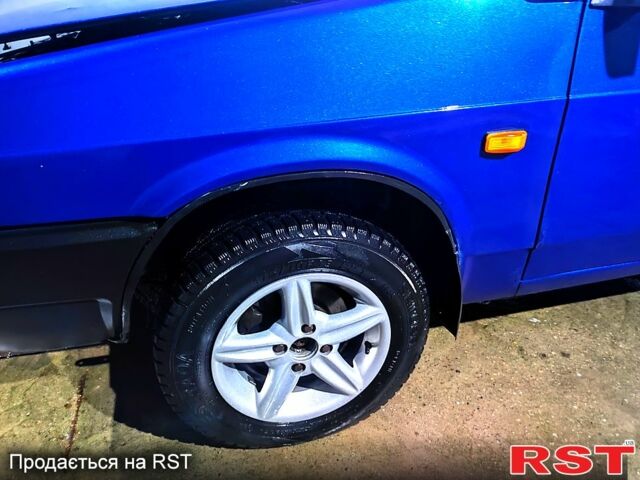 Синий ВАЗ 21099, объемом двигателя 1.5 л и пробегом 100 тыс. км за 1499 $, фото 4 на Automoto.ua