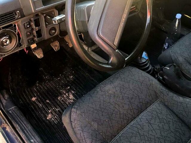 Синий ВАЗ 21099, объемом двигателя 1.5 л и пробегом 225 тыс. км за 1550 $, фото 5 на Automoto.ua