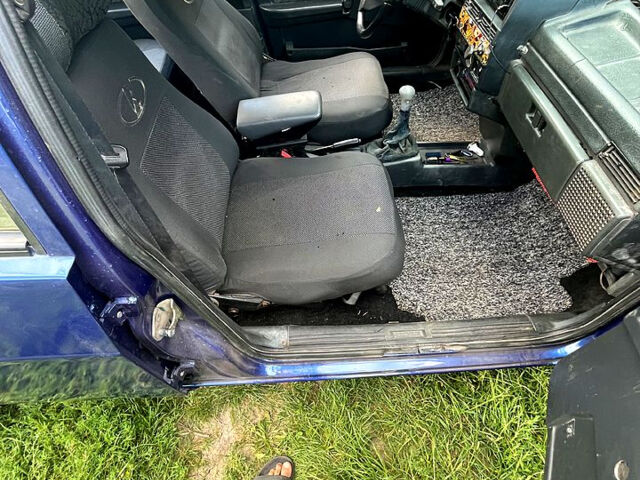 Синій ВАЗ 21099, об'ємом двигуна 1.5 л та пробігом 355 тис. км за 2000 $, фото 5 на Automoto.ua