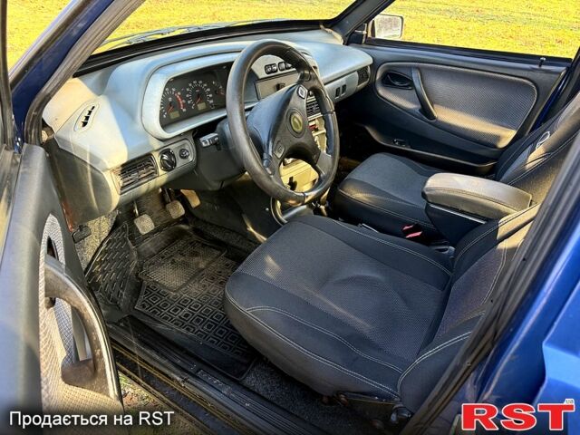 Синий ВАЗ 21099, объемом двигателя 1.6 л и пробегом 160 тыс. км за 1950 $, фото 2 на Automoto.ua