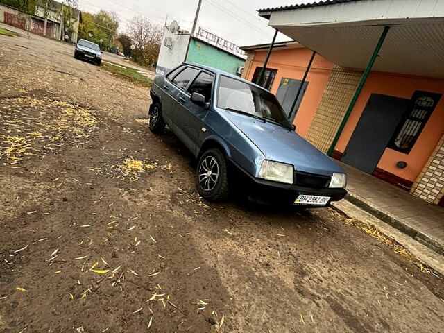 Синий ВАЗ 21099, объемом двигателя 1.6 л и пробегом 300 тыс. км за 1700 $, фото 1 на Automoto.ua