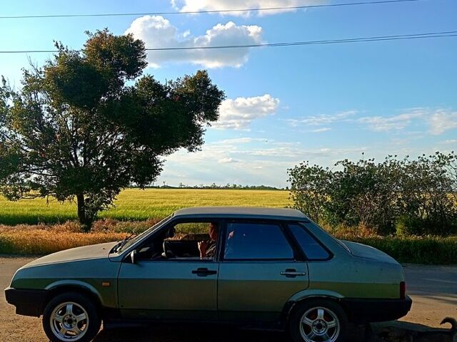 Зеленый ВАЗ 21099, объемом двигателя 1.5 л и пробегом 250 тыс. км за 1000 $, фото 4 на Automoto.ua