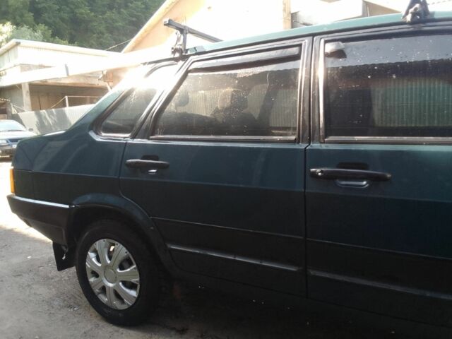 Зеленый ВАЗ 21099, объемом двигателя 1.5 л и пробегом 1000 тыс. км за 1100 $, фото 3 на Automoto.ua