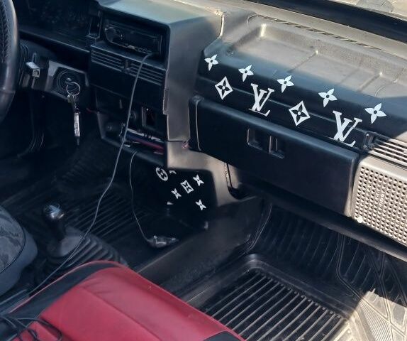 Зеленый ВАЗ 21099, объемом двигателя 1.5 л и пробегом 314 тыс. км за 1500 $, фото 6 на Automoto.ua