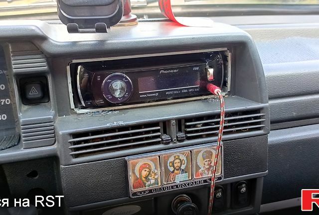 Зеленый ВАЗ 21099, объемом двигателя 1.5 л и пробегом 165 тыс. км за 1250 $, фото 4 на Automoto.ua