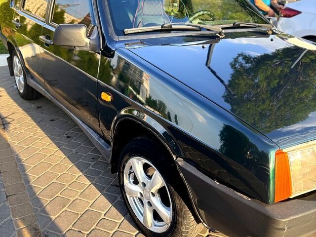 Зеленый ВАЗ 21099, объемом двигателя 1.5 л и пробегом 352 тыс. км за 2000 $, фото 1 на Automoto.ua