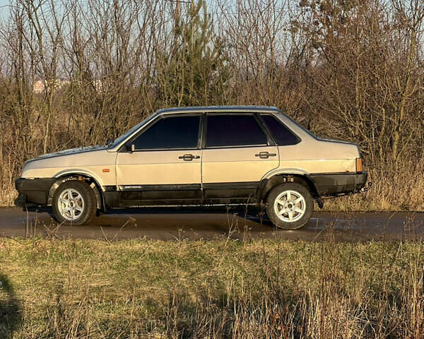 Зеленый ВАЗ 21099, объемом двигателя 1.5 л и пробегом 250 тыс. км за 1100 $, фото 2 на Automoto.ua