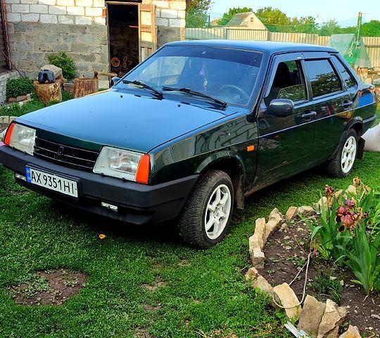 Зеленый ВАЗ 21099, объемом двигателя 1.5 л и пробегом 220 тыс. км за 2000 $, фото 2 на Automoto.ua