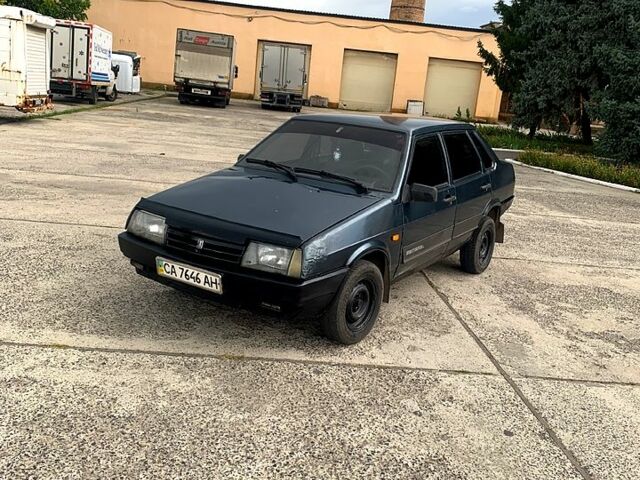 Зеленый ВАЗ 21099, объемом двигателя 1.5 л и пробегом 303 тыс. км за 1100 $, фото 3 на Automoto.ua