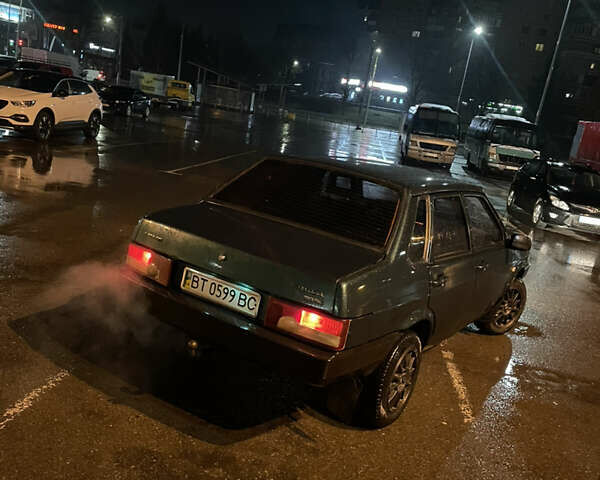 Зеленый ВАЗ 21099, объемом двигателя 1.5 л и пробегом 177 тыс. км за 1200 $, фото 3 на Automoto.ua