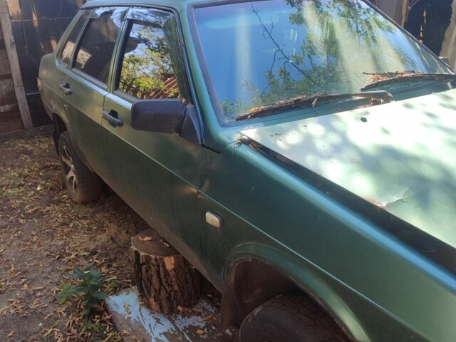 Зеленый ВАЗ 21099, объемом двигателя 1.5 л и пробегом 245 тыс. км за 573 $, фото 2 на Automoto.ua