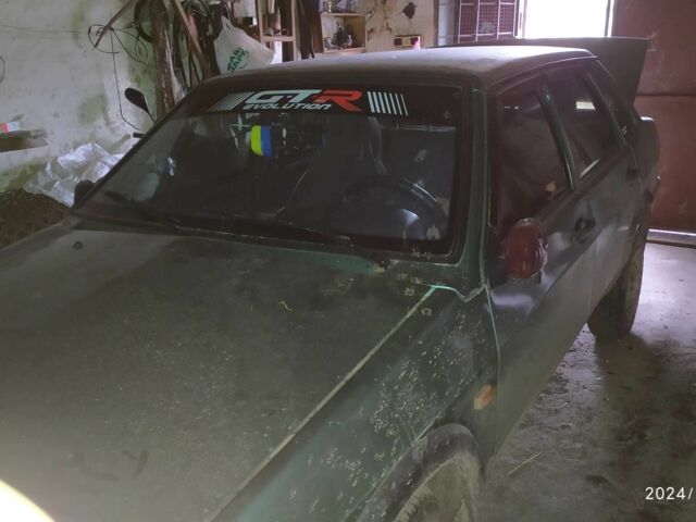 Зеленый ВАЗ 21099, объемом двигателя 1.5 л и пробегом 180 тыс. км за 1099 $, фото 3 на Automoto.ua