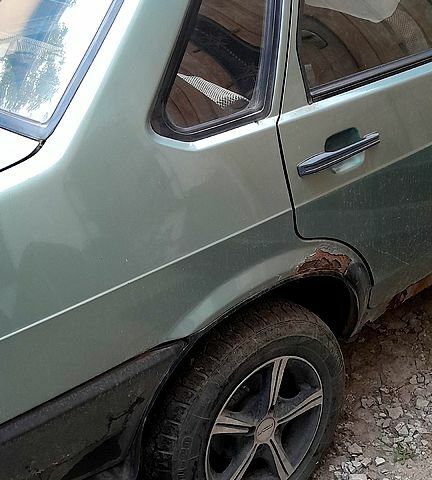 Зеленый ВАЗ 21099, объемом двигателя 1.5 л и пробегом 170 тыс. км за 1300 $, фото 2 на Automoto.ua