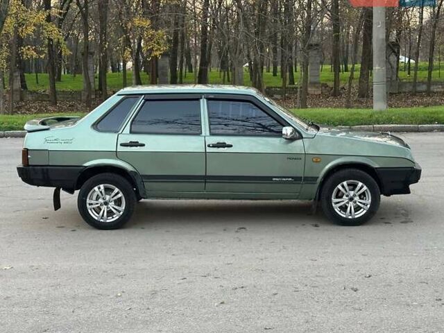 Зеленый ВАЗ 21099, объемом двигателя 1.5 л и пробегом 275 тыс. км за 2000 $, фото 6 на Automoto.ua