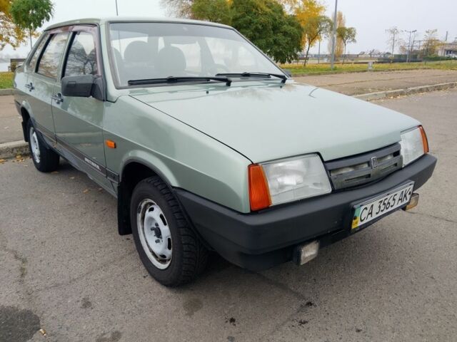 Зеленый ВАЗ 21099, объемом двигателя 1.5 л и пробегом 151 тыс. км за 2000 $, фото 1 на Automoto.ua