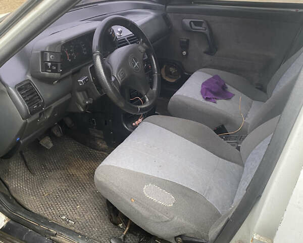 Белый ВАЗ 2110, объемом двигателя 1.5 л и пробегом 200 тыс. км за 750 $, фото 5 на Automoto.ua