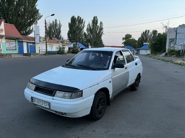 Белый ВАЗ 2110, объемом двигателя 1.5 л и пробегом 200 тыс. км за 900 $, фото 5 на Automoto.ua