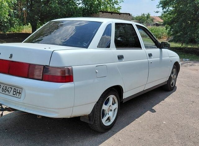 Белый ВАЗ 2110, объемом двигателя 1.5 л и пробегом 777 тыс. км за 1550 $, фото 2 на Automoto.ua