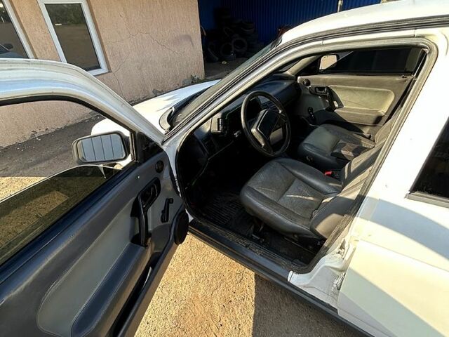 Білий ВАЗ 2110, об'ємом двигуна 1.5 л та пробігом 310 тис. км за 1100 $, фото 3 на Automoto.ua