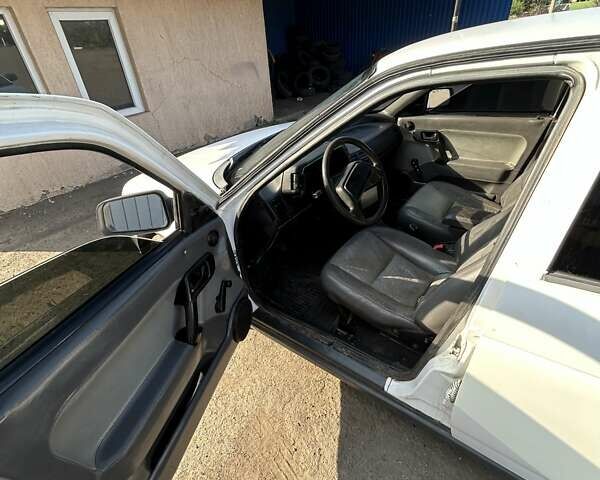 Белый ВАЗ 2110, объемом двигателя 0 л и пробегом 308 тыс. км за 2300 $, фото 3 на Automoto.ua