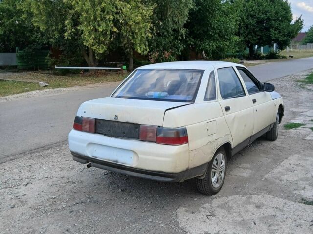 Белый ВАЗ 2110, объемом двигателя 1.5 л и пробегом 450 тыс. км за 793 $, фото 2 на Automoto.ua
