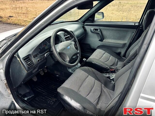 Белый ВАЗ 2110, объемом двигателя 1.6 л и пробегом 236 тыс. км за 1599 $, фото 6 на Automoto.ua