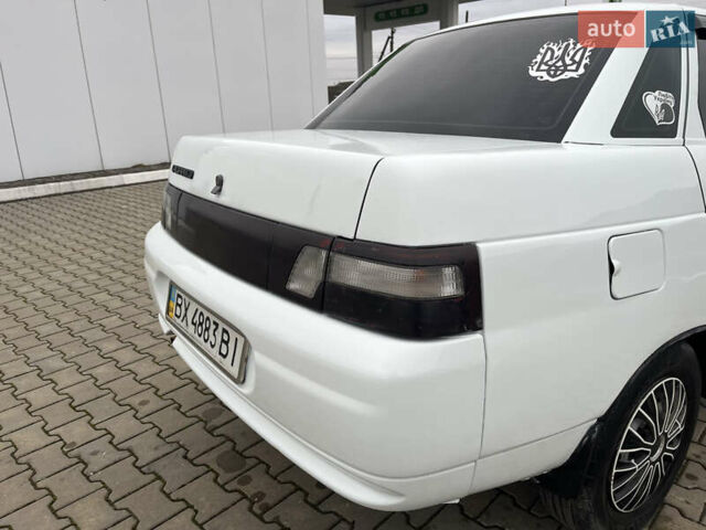 Белый ВАЗ 2110, объемом двигателя 1.6 л и пробегом 200 тыс. км за 1750 $, фото 5 на Automoto.ua