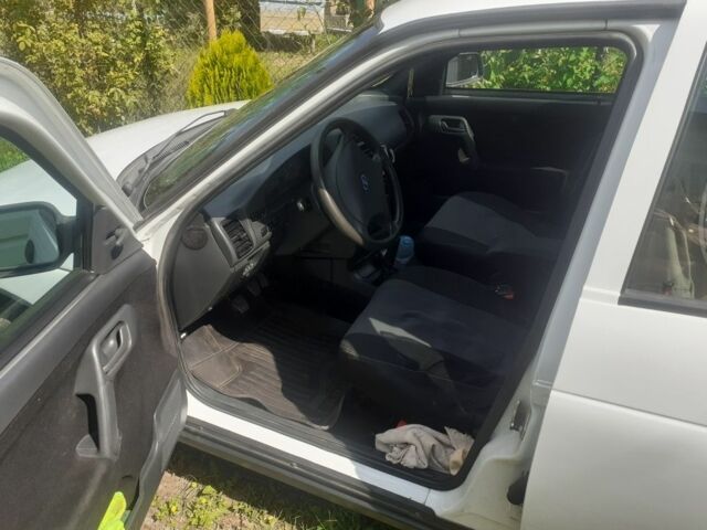 Белый ВАЗ 2110, объемом двигателя 1.6 л и пробегом 102 тыс. км за 2750 $, фото 4 на Automoto.ua