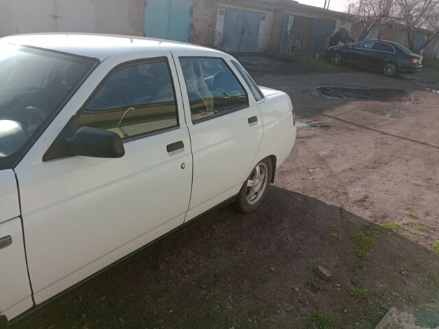 Белый ВАЗ 2110, объемом двигателя 1.6 л и пробегом 106 тыс. км за 3500 $, фото 4 на Automoto.ua