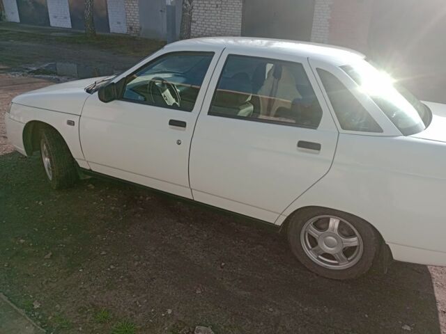 Белый ВАЗ 2110, объемом двигателя 1.6 л и пробегом 106 тыс. км за 3500 $, фото 3 на Automoto.ua