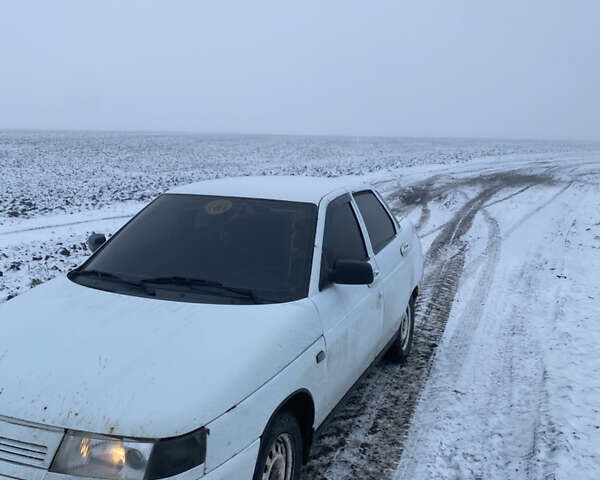 Белый ВАЗ 2110, объемом двигателя 1.6 л и пробегом 240 тыс. км за 2350 $, фото 1 на Automoto.ua