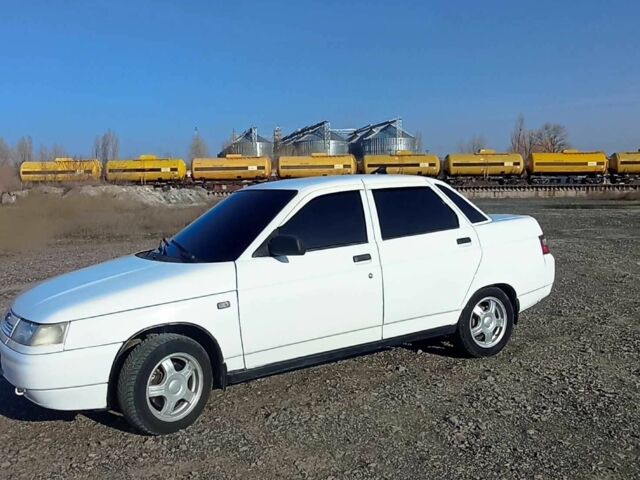 Белый ВАЗ 2110, объемом двигателя 1.6 л и пробегом 200 тыс. км за 3000 $, фото 3 на Automoto.ua