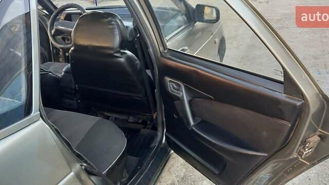 Бежевый ВАЗ 2110, объемом двигателя 1.5 л и пробегом 310 тыс. км за 2200 $, фото 16 на Automoto.ua