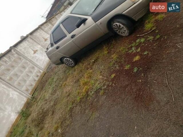 Бежевий ВАЗ 2110, об'ємом двигуна 1.5 л та пробігом 215 тис. км за 999 $, фото 8 на Automoto.ua