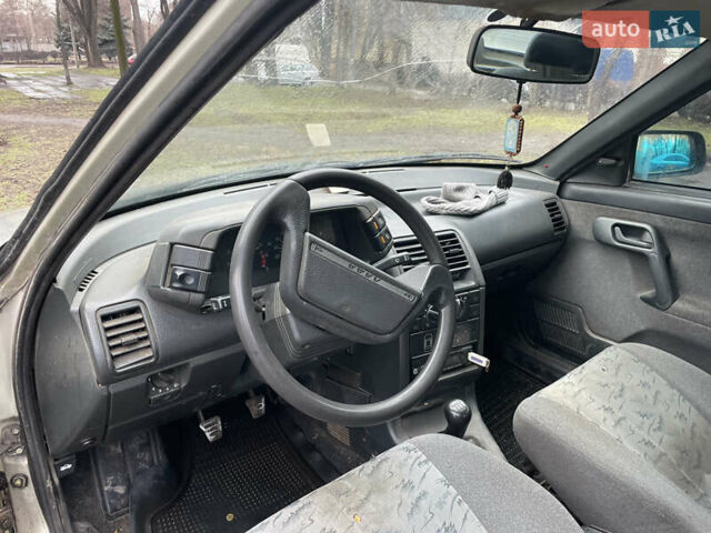 ВАЗ 2110 2005 в Каменское - Днепродзержинск на Automoto.ua Бежевый ВАЗ 2110, объемом двигателя 1.6 л и пробегом 240 тыс. км за 1099 $, фото 3 на Automoto.ua