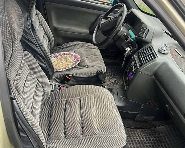 Бежевый ВАЗ 2110, объемом двигателя 1.6 л и пробегом 451 тыс. км за 2000 $, фото 48 на Automoto.ua