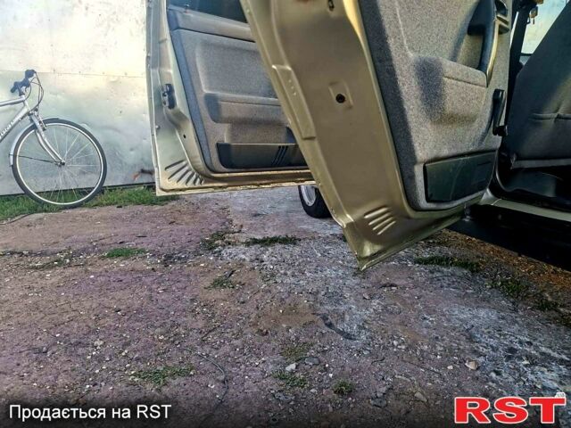 Бежевый ВАЗ 2110, объемом двигателя 1.6 л и пробегом 147 тыс. км за 2150 $, фото 7 на Automoto.ua