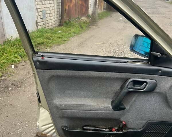 Бежевый ВАЗ 2110, объемом двигателя 1.6 л и пробегом 451 тыс. км за 2000 $, фото 37 на Automoto.ua