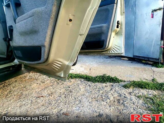 Бежевый ВАЗ 2110, объемом двигателя 1.6 л и пробегом 147 тыс. км за 2150 $, фото 8 на Automoto.ua