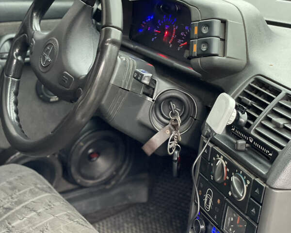 Бежевый ВАЗ 2110, объемом двигателя 1.6 л и пробегом 318 тыс. км за 1550 $, фото 9 на Automoto.ua