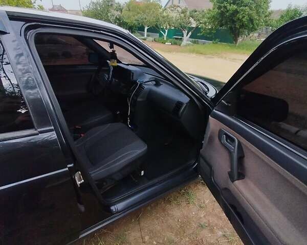 Черный ВАЗ 2110, объемом двигателя 1.5 л и пробегом 250 тыс. км за 3300 $, фото 1 на Automoto.ua