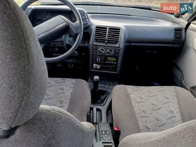 Черный ВАЗ 2110, объемом двигателя 1.6 л и пробегом 220 тыс. км за 2000 $, фото 3 на Automoto.ua