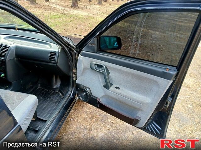 Чорний ВАЗ 2110, об'ємом двигуна 1.6 л та пробігом 225 тис. км за 2250 $, фото 9 на Automoto.ua