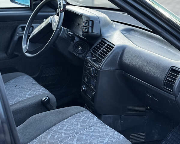 Чорний ВАЗ 2110, об'ємом двигуна 1.6 л та пробігом 154 тис. км за 1399 $, фото 3 на Automoto.ua