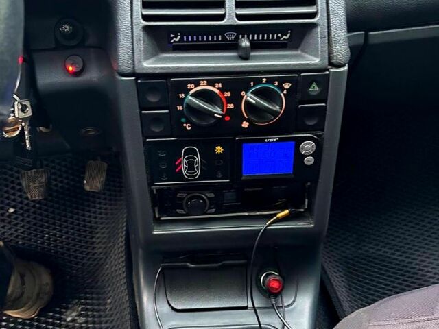 Чорний ВАЗ 2110, об'ємом двигуна 1.6 л та пробігом 191 тис. км за 2300 $, фото 8 на Automoto.ua